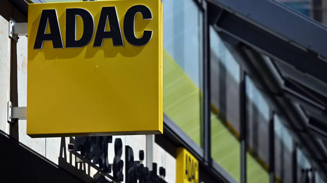 Auf Mitglieder des ADAC kommen zum Jahreswechsel höhere Beiträge zu. (Symbolbild) - Bild: Martin Schutt/dpa