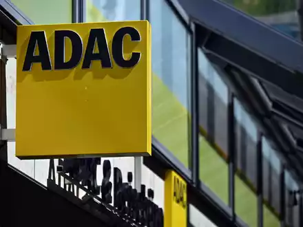 Auf Mitglieder des ADAC kommen zum Jahreswechsel höhere Beiträge zu. (Symbolbild) - Foto: Martin Schutt/dpa