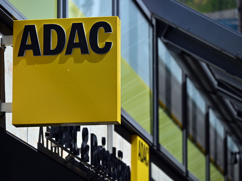 Auf Mitglieder des ADAC kommen zum Jahreswechsel höhere Beiträge zu. (Symbolbild) - Foto: Martin Schutt/dpa