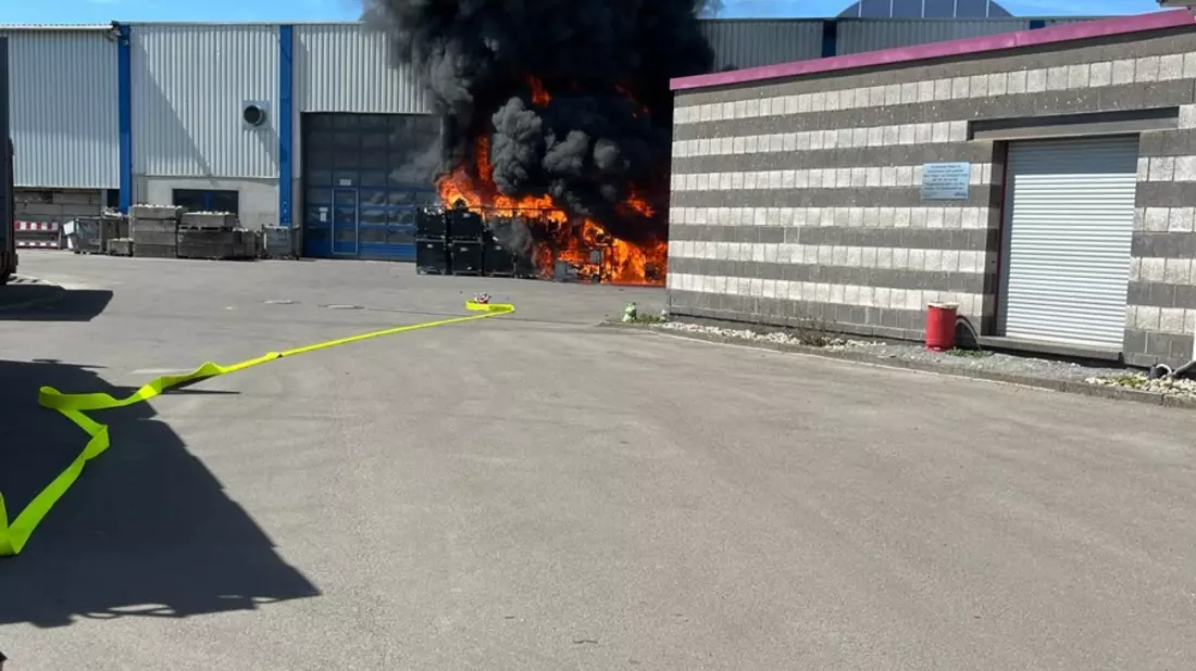 POL-PDTR: Industriebrand im Elektroschrottrecycling-Betrieb - Bild: presseportal.de