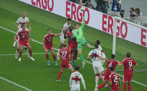Vertrat Manuel Neuer: Jonas Urbig - Foto: Soeren Stache/dpa