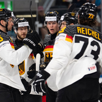 Die Eishockey-Nationalmannschaft freut sich über den zweiten Erfolg bei der Eishockey-WM. - Foto: Claudio Thoma/KEYSTONE/dpa