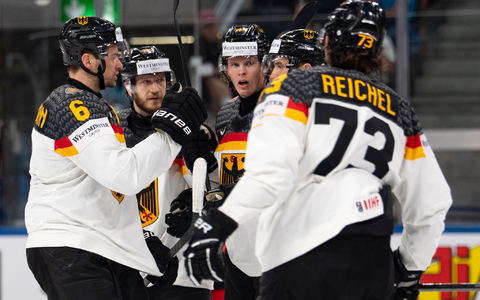 Die Eishockey-Nationalmannschaft freut sich über den zweiten Erfolg bei der Eishockey-WM. - Foto: Claudio Thoma/KEYSTONE/dpa
