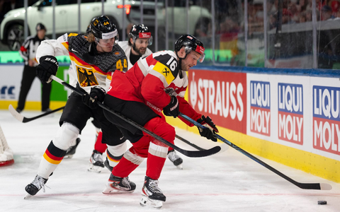 Deutschland und Österreich lieferten sich ein physisches Spiel bei der Eishockey-WM. - Foto: Claudio Thoma/KEYSTONE/dpa