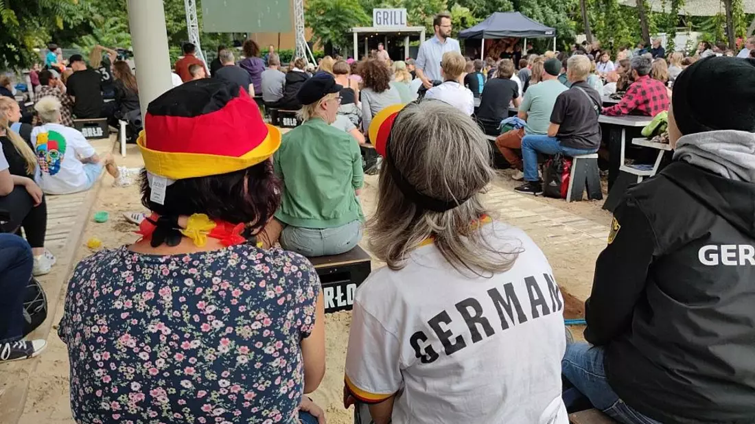 Public Viewing im Berliner Biergarten BRLO (Archiv) - Bild: via dts Nachrichtenagentur