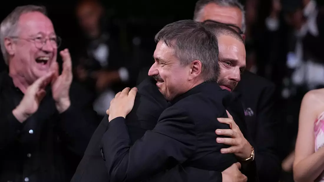 Cristian Mungiu holte die Goldene Palme für «Fjord». - Bild: Andreea Alexandru/Invision/AP/dpa