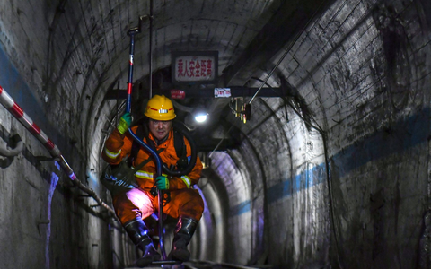 Die Rettungsarbeiten im Zuge von Chinas verheerendstem Minenunglück seit über 16 Jahren sind nach wie vor im Gange. - Foto: Cao Yang/XinHua/dpa