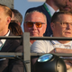 Gemeinsam im Olympiastadion auf der Tribüne: Uli Hoeneß (m) und Max Eberl (r). - Foto: Michael Kappeler/dpa