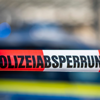 Ermittler haben in einem Waldstück bei Potsdam eine Leiche gefunden. (Symbolbild) - Foto: David Inderlied/dpa