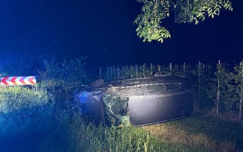 POL-STD: Autofahrer kommt unter Alkoholeinfluss mit einem nicht zugelassenen Auto von der Straße ab und Fahrzeug überschlägt sich, Polizei Horneburg sucht Unfallzeugen - Foto: presseportal.de