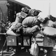 Ein Flüchtlingszug mit vertriebenen Sudetendeutschen trifft im Durchgangslager Wiesau ein. (Archivbild) - Foto: picture alliance / dpa