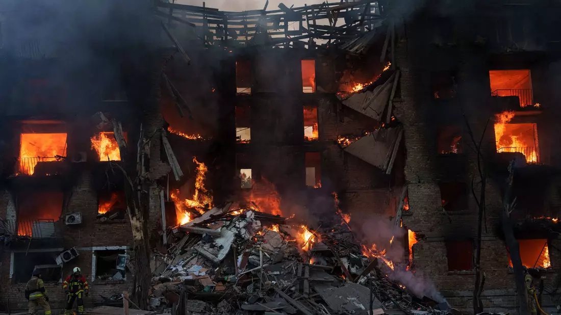 Russland spricht von einem Vergeltungsschlag für die ukrainischen Angriffe auf zivile Infrastruktur. - Bild: Evgeniy Maloletka/AP/dpa