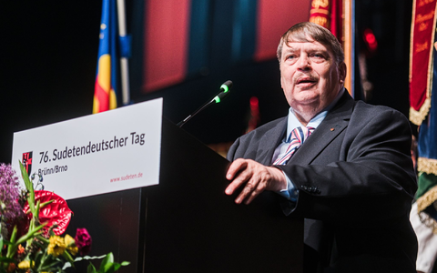 Bernd Posselt, Sprecher der Sudetendeutschen Volksgruppe. - Foto: Uhlíø Patrik/CTK/dpa