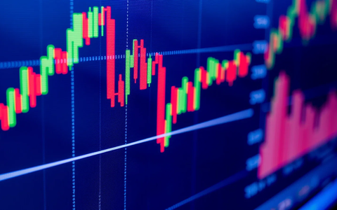 Redwood AI’s Data Boom and Defense Push Contrast With Silent Pharma Pact - Foto: über boerse-global.de