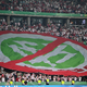 Fans protestieren beim Pokalfinale gegen den DFB.  - Foto: Sebastian Gollnow/dpa