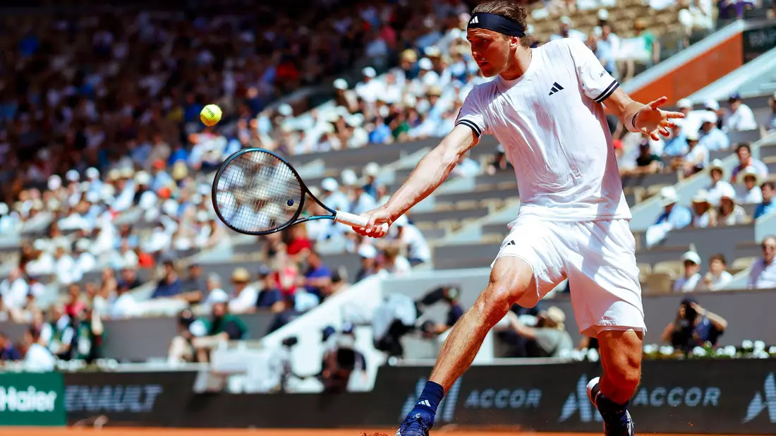 Alexander Zverev spielte zum Start der French Open auf dem Hauptplatz in Roland Garros. - Bild: Frank Molter/dpa