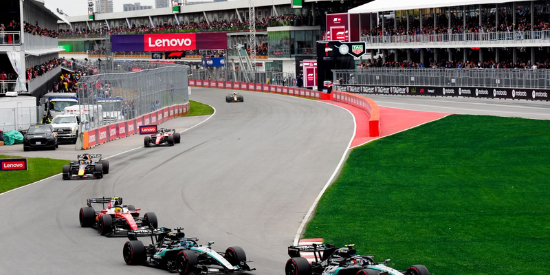 Das Mercedes-Duo lieferte sich wieder ein packendes Duell.  - Foto: Bradley Collyer/PA Wire/dpa
