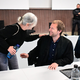 Klette und ihr Anwalt wirken freundschaftlich vertraut miteinander. (Archivbild) - Foto: Sina Schuldt/dpa