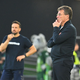 Wolfsburgs Trainer Dieter Hecking (r) und sein Paderborner Kollege Ralf Kettemann.  - Foto: Swen Pförtner/dpa