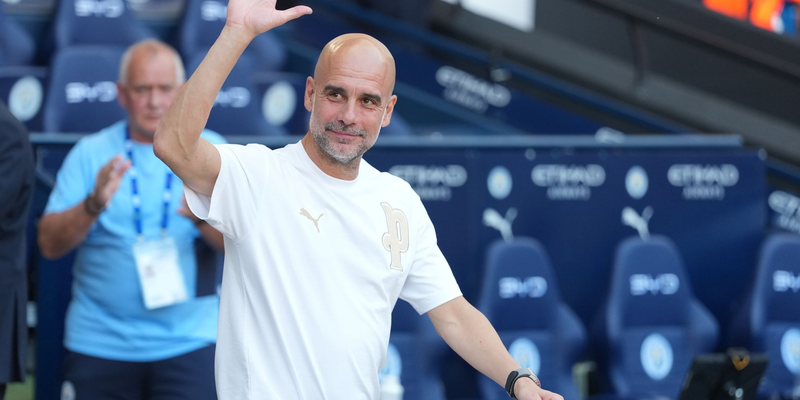 Nach zehn Jahren verabschiedete sich Trainer Pep Guardiola bei Manchester City. - Foto: Alastair Grant/AP/dpa