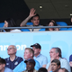 Ex-Man-City-Profi Ilkay Gündogan (l) schaute von der Tribüne zu und wurde nach dem Spiel geehrt. - Foto: Martin Rickett/PA Wire/dpa