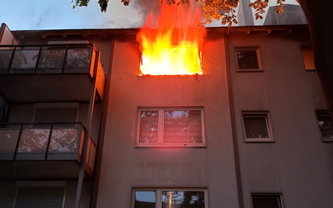 FW Lehrte: Wohnung in Lehrte brennt komplett aus - Foto: presseportal.de