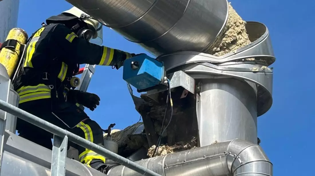 FW-ROW: Schornsteinbrand an Biogasanlage - Bild: presseportal.de