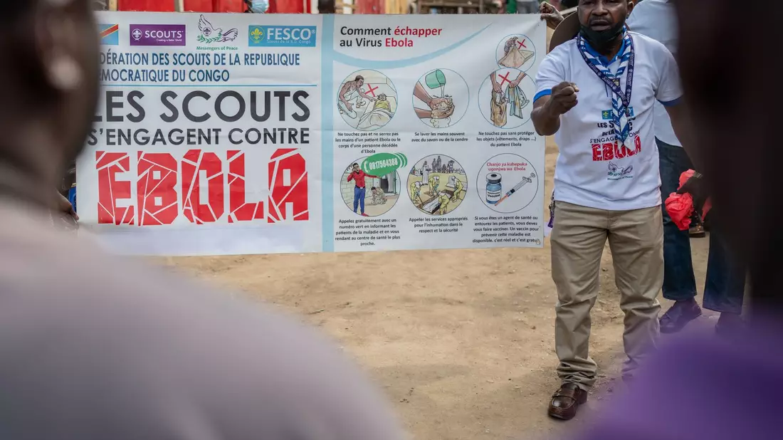 Derzeit läuft eine Aufklärungskampagne, um die Bevölkerung in Kongo über Ebola und die Ansteckungsmöglichkeiten aufzuklären (Archivbild) - Bild: Moses Sawasawa/AP/dpa