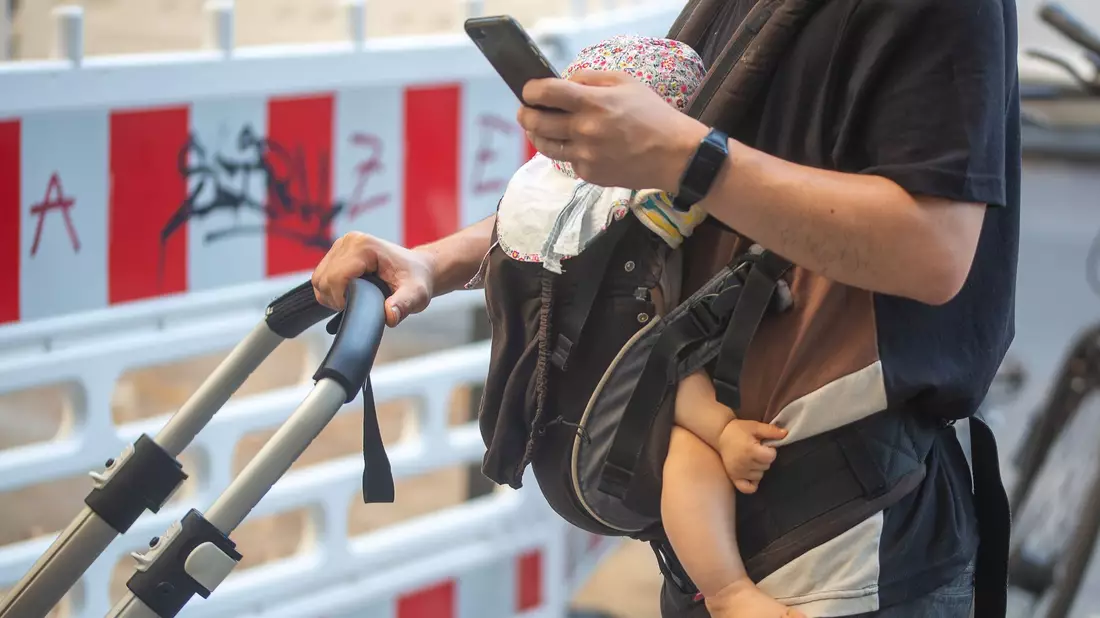 Ursprünglich wollte die Koalition beim Elterngeld sogar noch etwas drauflegen. (Symbolbild) - Bild: Fernando Gutierrez-Juarez/dpa