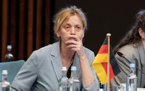 Zuständig für das Elterngeld ist Bundesfamilienministerin Karin Prien (CDU). (Archivfoto) - Foto: Andreas Arnold/dpa