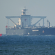Ein japanischer Öltanker passiert die Straße von Hormus, durch die seit Ausbruch des Iran-Kriegs kaum noch Schiffe fahren konnten. - Foto: --/kyodo/dpa