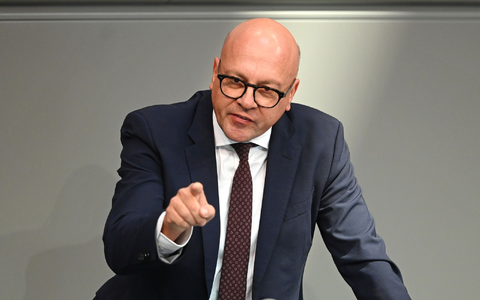 Der Unionspolitiker Alexander Throm spricht sich für Verschärfungen im Einbürgerungsrecht aus. (Archivbild) - Foto: Elisa Schu/dpa