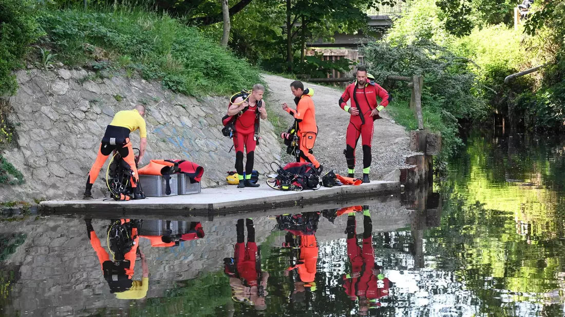 In der französischen Stadt Rennes wurde ein lebloser zwölf Jahre alter Junge im Uferbereich eines Flusses entdeckt. - Bild: Sebastien Salom-Gomis/AFP/dpa