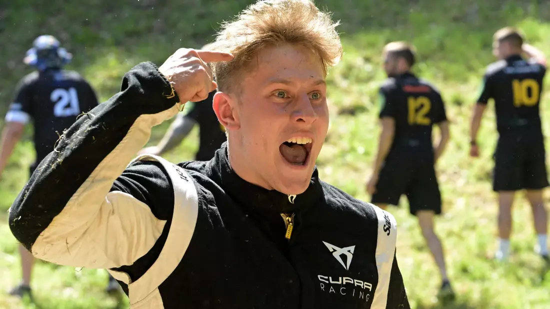 Wieder gewann Tom Kopke das kuriose Rennen.  - Bild: Anthony Upton/AP/dpa