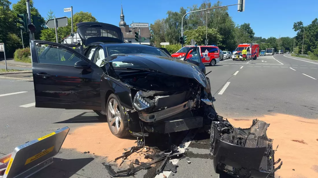 FW-EN: Schwerer Verkehrsunfall im Kreuzungsbereich - Bild: presseportal.de