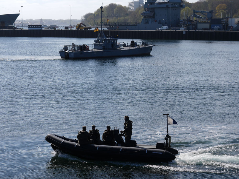 Minentaucher der Bundeswehr in einem Schlachboot (Archivbild) - Foto: Marcus Brandt/dpa
