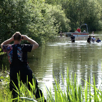 Taucher entdeckten das Mädchen leblos unter Wasser.  - Foto: Marcel Zimmering/NonstopNews /dpa