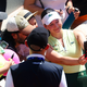Machte nach ihrem Sieg ein Selfie mit den Fans: Eva Lys. - Foto: Frank Molter/dpa