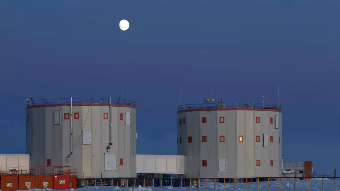 Misstrauen und Konflikte verstärken sich über die Dauer der Isolation.  - Bild: Jessica Studer/EurekAlert/dpa