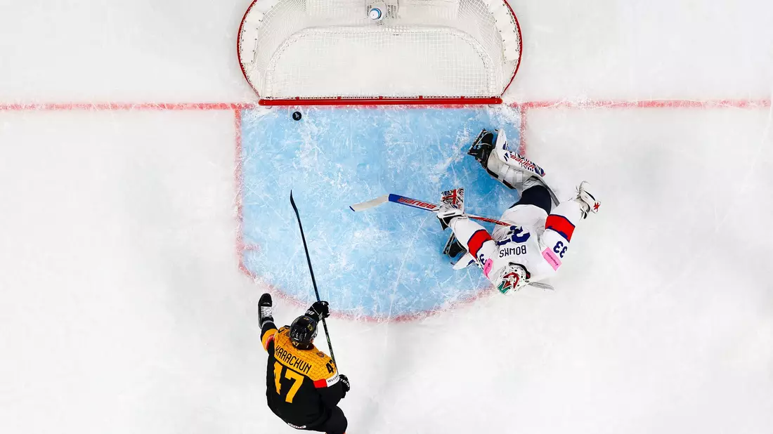 Alexander Karachun brachte die deutsche Eishockey-Nationalmannschaft zum Vorrunden-Abschluss in Führung. - Bild: Andreas Becker/Keystone/dpa