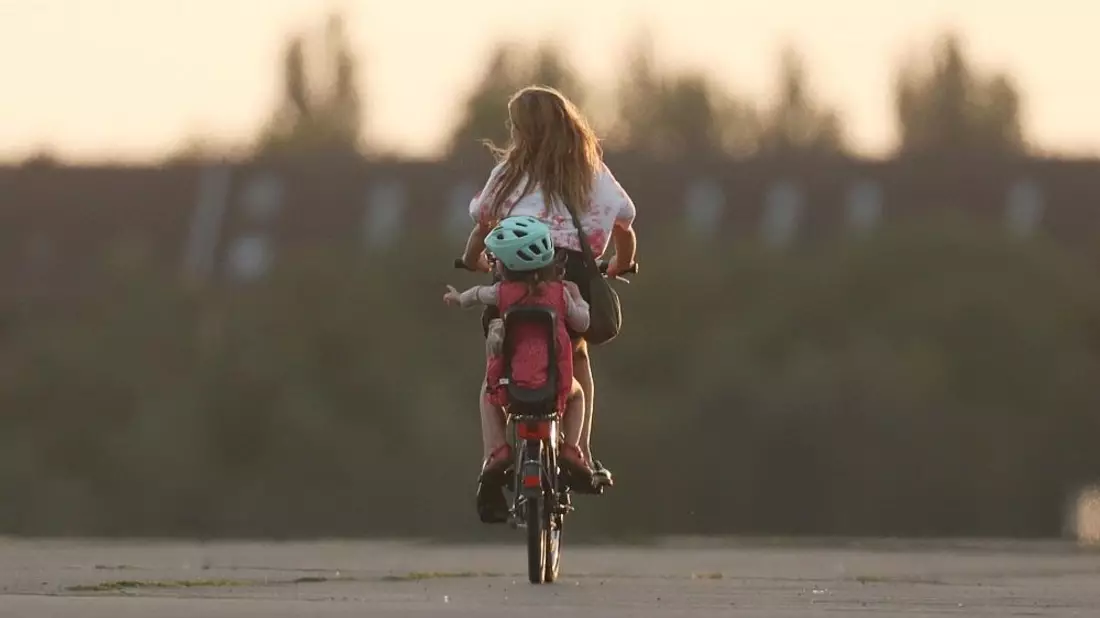 Frau mit Kind (Archiv) - Bild: via dts Nachrichtenagentur