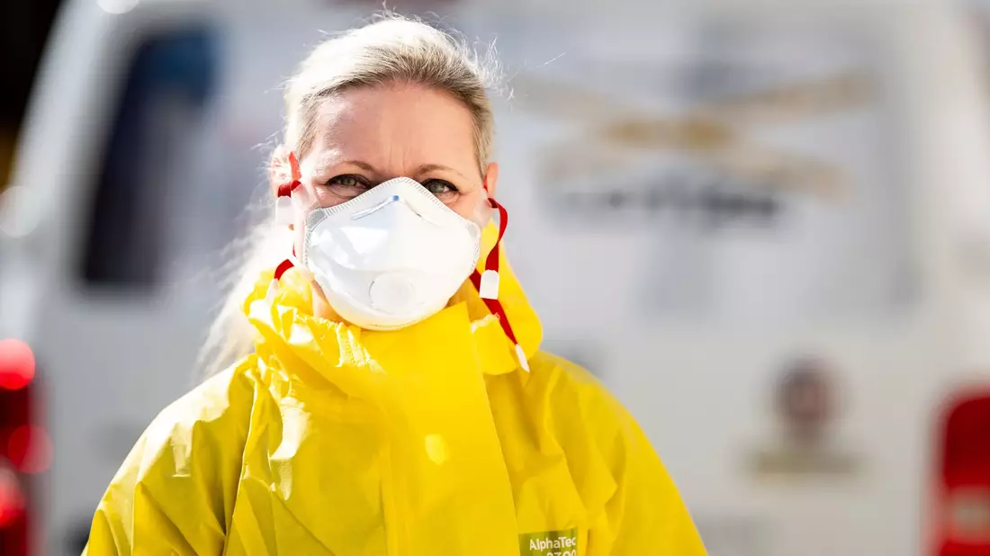 Der Beruf von Lotze ist psychisch und körperlich extrem anstrengend. - Bild: Jacob Schröter/dpa