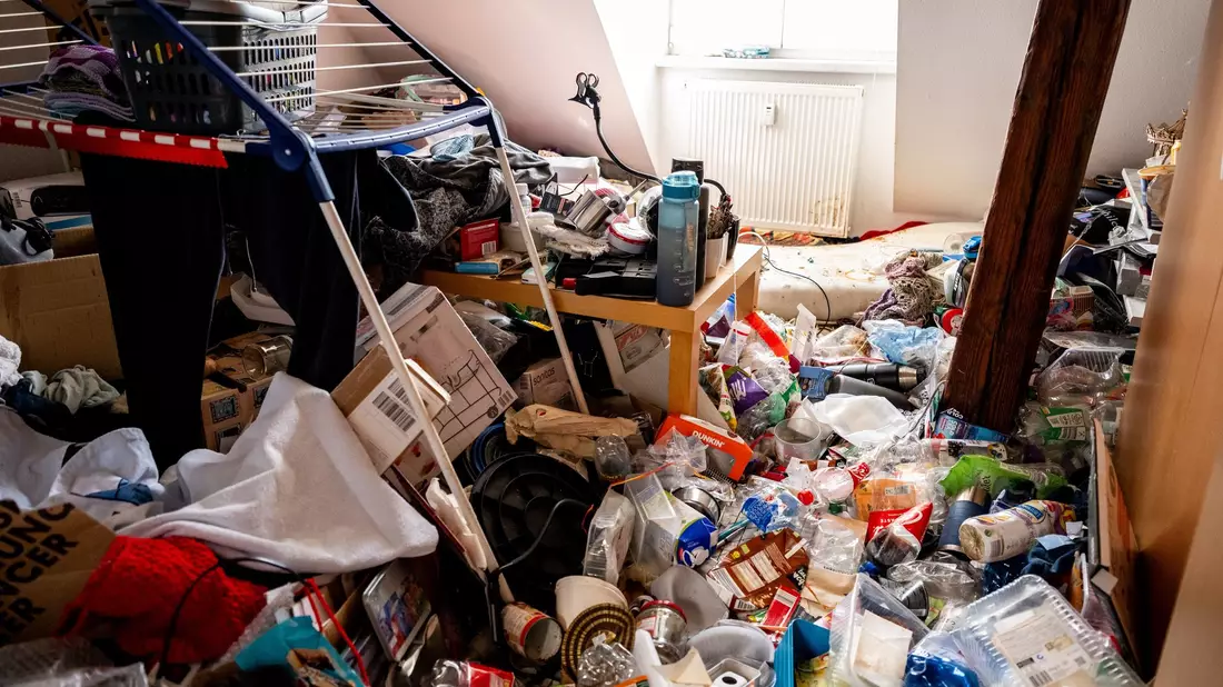 Der einsame Tod in den heimischen vier Wänden geht Lotze auch nach ihren vielen Berufsjahren noch nach. - Bild: Jacob Schröter/dpa