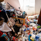 Der einsame Tod in den heimischen vier Wänden geht Lotze auch nach ihren vielen Berufsjahren noch nach. - Foto: Jacob Schröter/dpa
