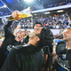 Ausgelassen feierten die Paderborner mit ihren Fans. - Foto: Swen Pförtner/dpa