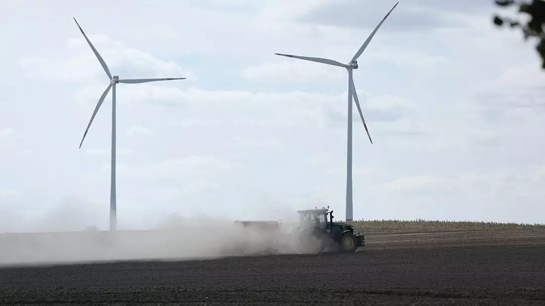 Bauer mit Traktor (Archiv) - Bild: via dts Nachrichtenagentur