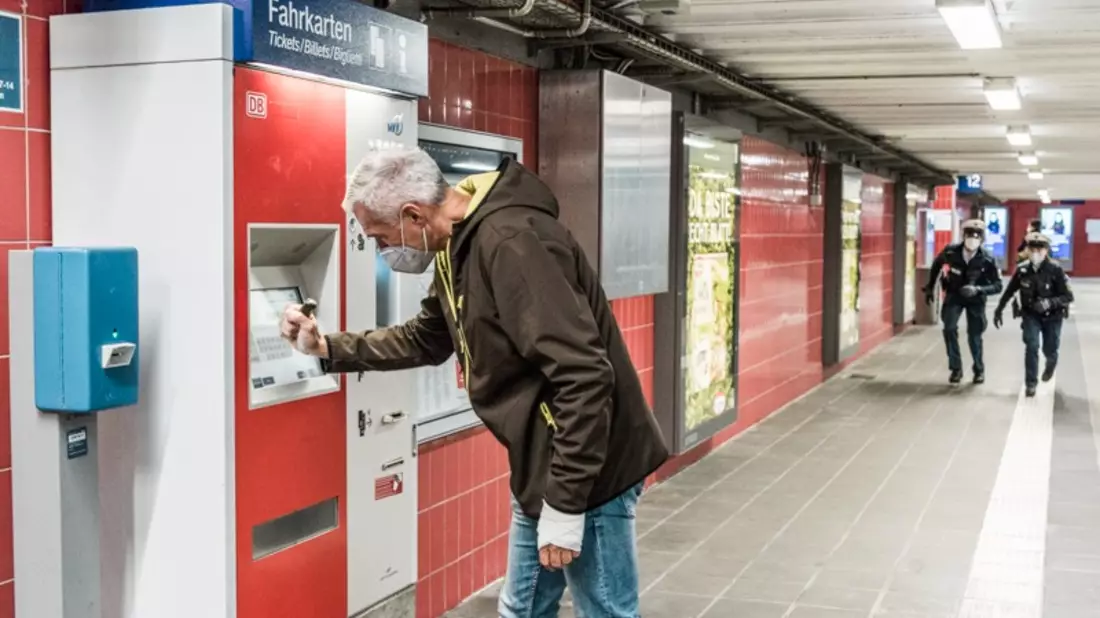 BPOLI EF: Fahrausweisautomat angegriffen - keine Beute, hoher Sachschaden - Bild: presseportal.de