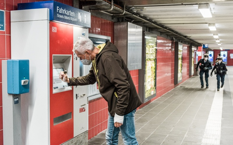 BPOLI EF: Fahrausweisautomat angegriffen - keine Beute, hoher Sachschaden - Foto: presseportal.de