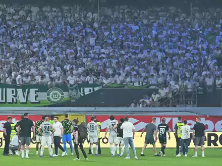 Nach dem Abstieg kommt beim VfL Wolfsburg alles auf den Prüfstand. - Foto: Swen Pförtner/dpa