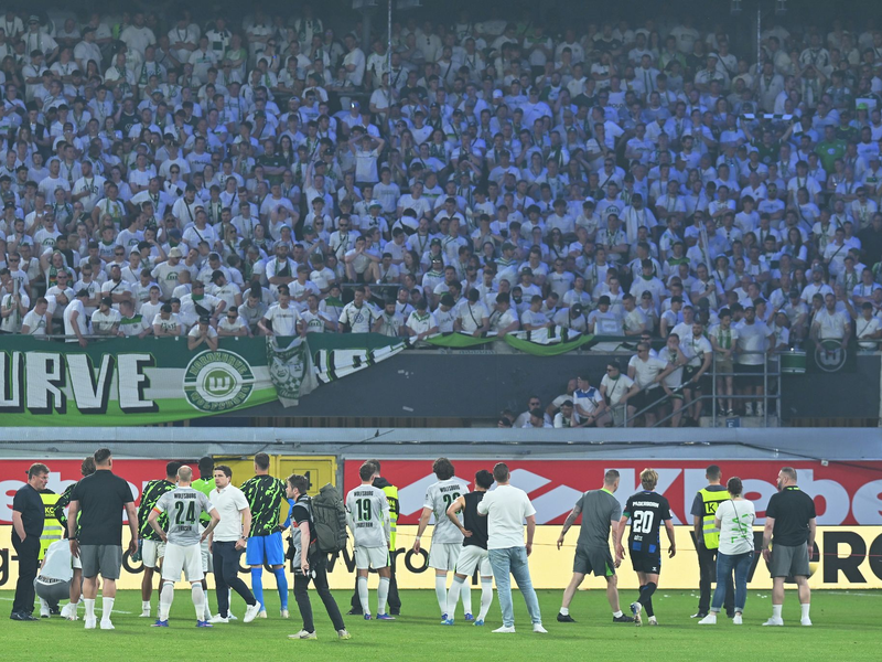 Nach dem Abstieg kommt beim VfL Wolfsburg alles auf den Prüfstand. - Foto: Swen Pförtner/dpa
